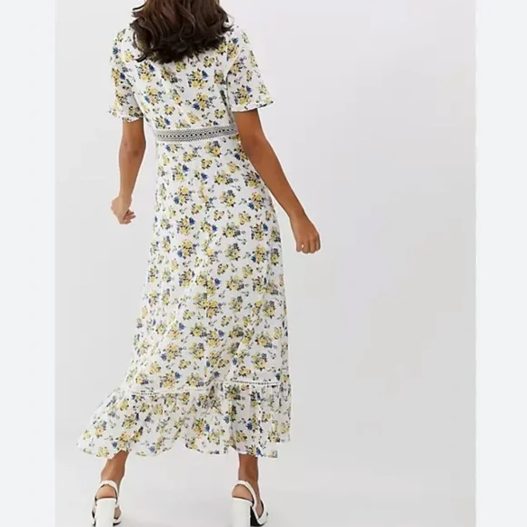 ASOS Lace Insert Button Through Maxi Tea Dress In Ditsy Floral - Picture 2 of 5